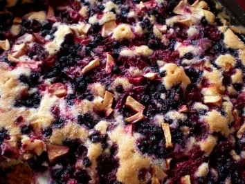 Beerenkuchen mit Kirschen - Rezept