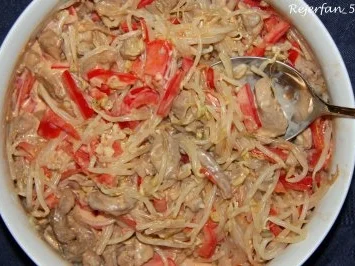 Rezept: Mungosprossen-Salat mit Schweinefilet Mungosprossen-Salat mit Schweinefilet - Rezept