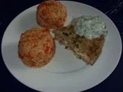 Hackfleischtorte mit Tomaten-Reis und Tsatsiki-Sauce - Rezept