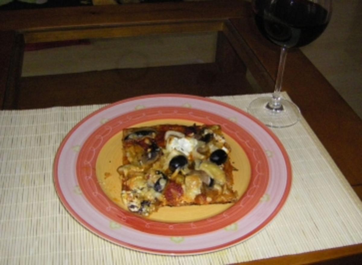Pizza mit Chorizo und Anchovis - Rezept