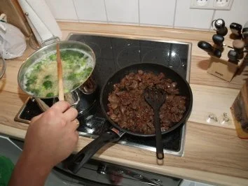 Rezept: Orecchiette-Nudeln mit Brokkoli und Hühnerleber Bild Nr. 2 Orecchiette-Nudeln mit Brokkoli und Hühnerleber - Rezept - Bild Nr. 2