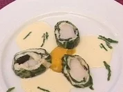 Rezept: Jakobsmuscheln mit Trรผffeln im Mangoldblatt an Kรผrbispรผree Jakobsmuscheln mit Trรผffeln im Mangoldblatt an Kรผrbispรผree - Rezept