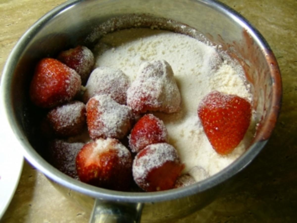 Erdbeergelee mit Fische Erdbeeren geputzt und Apfelsaft - Rezept mit ...