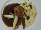 Rezept: Krosser Spanferkelrücken in Senf-Biersoße dazu Okraschoten und Spargelragout Krosser Spanferkelrücken in Senf-Biersoße dazu Okraschoten und Spargelragout - Rezept