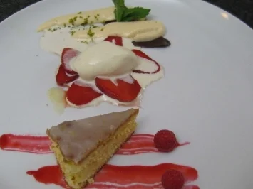 Schokokörbchen mit Spargel an Honigeis und Zitronenkuchen - Rezept