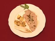 Rezept: Hauchdünne Kalbsschnitzel in Salbei-Weißwein-Soße (Nils Brunkhorst) Hauchdünne Kalbsschnitzel in Salbei-Weißwein-Soße (Nils Brunkhorst) - Rezept