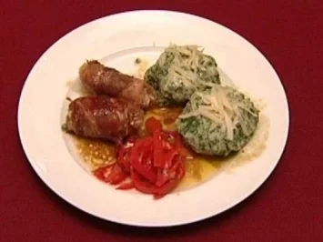Rezept: Italienische Spinatklösschen mit Saltimbocca vom Huhn (Thomas Gumpert) Italienische Spinatklösschen mit Saltimbocca vom Huhn (Thomas Gumpert) - Rezept