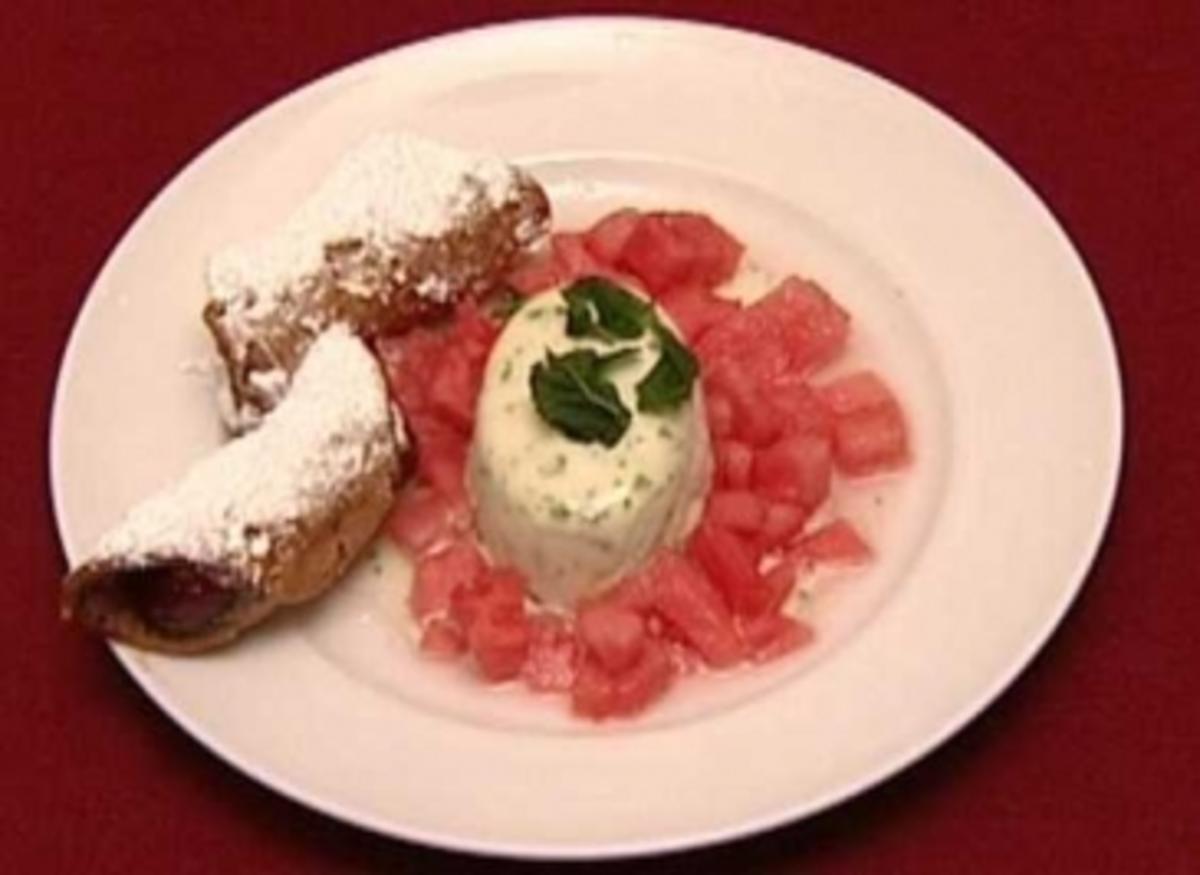 Bilder für Melone auf Zitronen-Basilikum-Sorbet mit Cannoli Siciliani (Thomas Gumpert) - Rezept