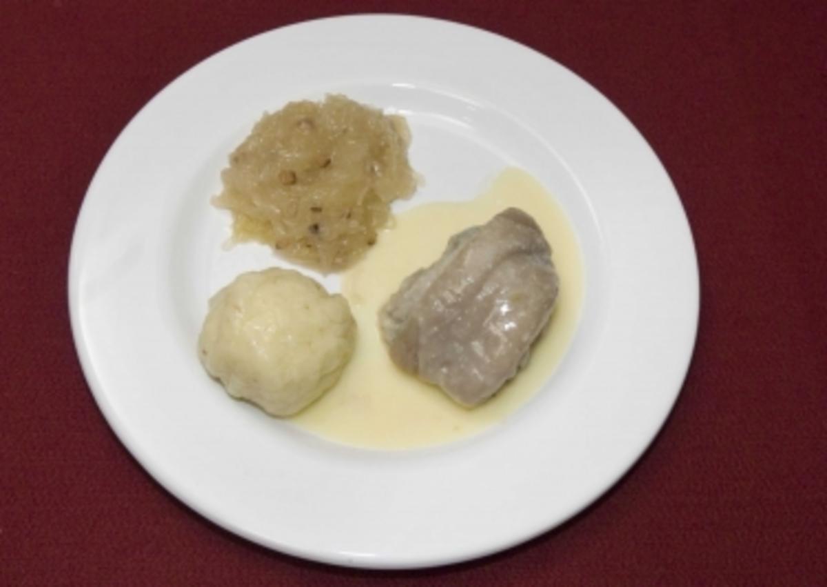 Eisbein sächsischer Art mit Klößen und Sauerkraut an feiner Meerrettichsoße (Rico Rex) - Rezept