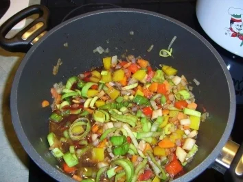 Paprikasuppe mit Fadennudeln und Eiersticheinlage - Rezept - Bild Nr. 8