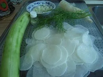 Rezept: Rettich-Gurken-Salat Bild Nr. 3 Rettich-Gurken-Salat - Rezept - Bild Nr. 3