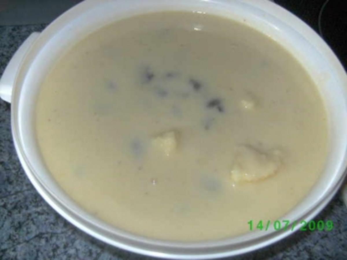 Buttermilchsuppe mit Rosinen und Griesklöschen - Rezept