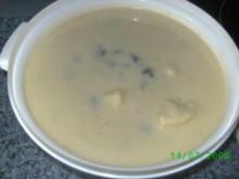 Buttermilchsuppe mit Rosinen und Griesklöschen - Rezept