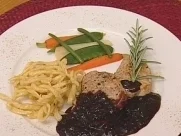 Kalbsfiletmedaillons an Rotwein-Soße mit Kräuterspätzle und Gemüsejalousie - Rezept - Bild Nr. 16