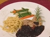 Kalbsfiletmedaillons an Rotwein-Soße mit Kräuterspätzle und Gemüsejalousie - Rezept - Bild Nr. 16