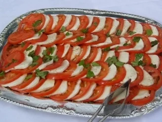 Zottarella mit Tomaten und Basilikum - Rezept