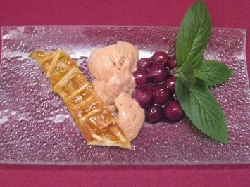 Aprikosen-Tarte mit Kirsch-Bier-Eis - Rezept