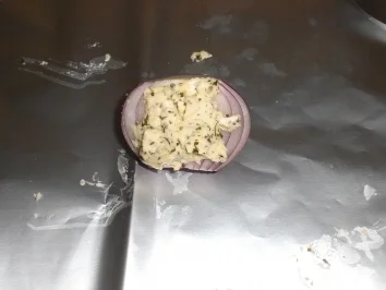Gegrillte Zwiebeln mit Kräuterbutter - Rezept - Bild Nr. 2