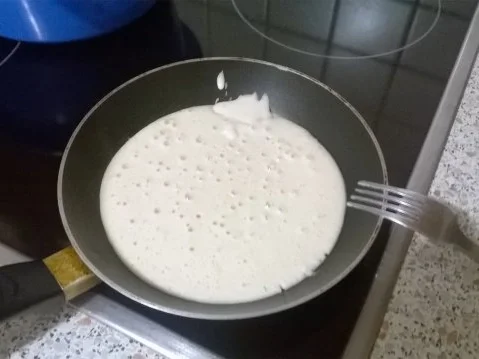 Sehr einfacher Pfannkuchen ohne Ei - Rezept