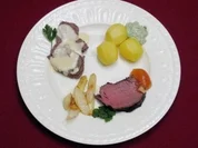 Tafelspitz und Rinderfilet an Grüner Soße, Rhabarbergelee und Meerrettichsoße - Rezept