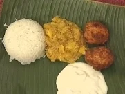 Kokosfischcurry mit Vindaloo-Eiern, Reis und Chili-Bananen-Joghurt - Rezept