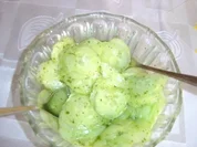 Gurkensalat mit Kräuterdressing - Rezept