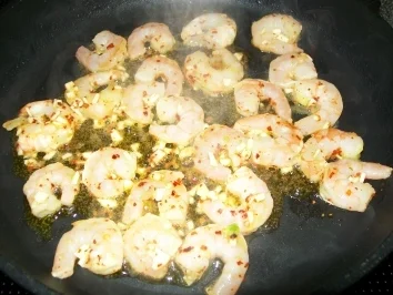 Lemon-Chili-Prawns & Schmelztomaten auf Tagliatelle... - Rezept - Bild Nr. 5