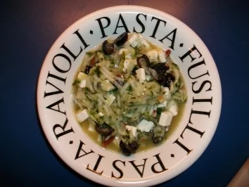 Graeko-Italo-Germanischer Gurkensalat - Rezept