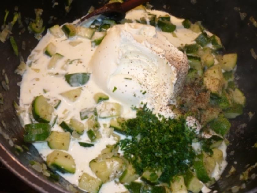 Zucchininudeln mit Zucchini und Hartweizennudeln Farfalle