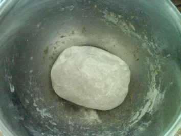 Pizzateig für 2 runde Pizzas / 1 Backblech /2 Calzone - Rezept - Bild Nr. 7