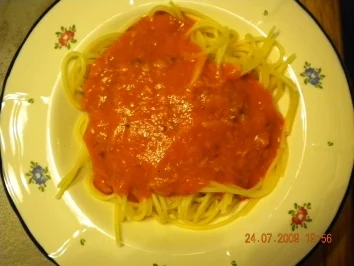 Nudeln mit Tomaten-Thunfisch-Soße - Rezept