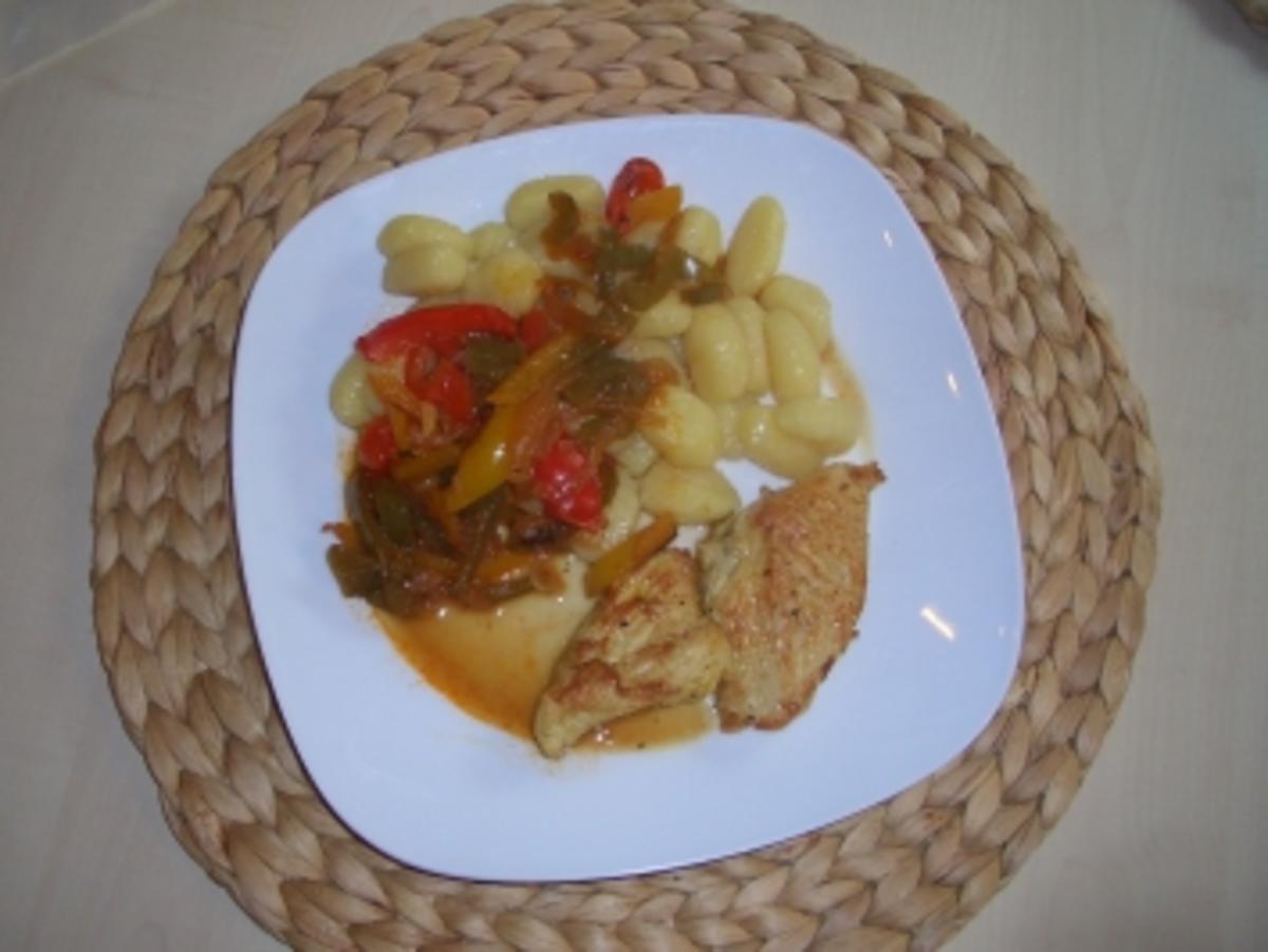 Paprikasoße mit marinierter Putenbrust und Gnocchi - Rezept - kochbar.de