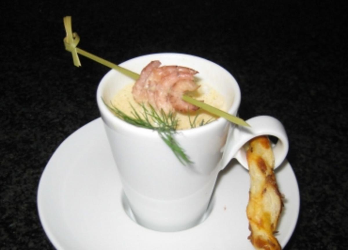 Sauerkrautcappuccino mit Nordseekrabben und Kümmelstange - Rezept