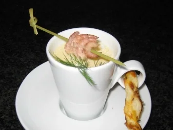 Sauerkrautcappuccino mit Nordseekrabben und Kümmelstange - Rezept