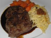 Rezept: Zwiebelrostbraten dazu Spätzle und karamellisierte Babykarotten Zwiebelrostbraten dazu Spätzle und karamellisierte Babykarotten - Rezept