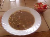 Linseneintopf - Tomatensalat mit eingelegtem Schafskäse - Rezept