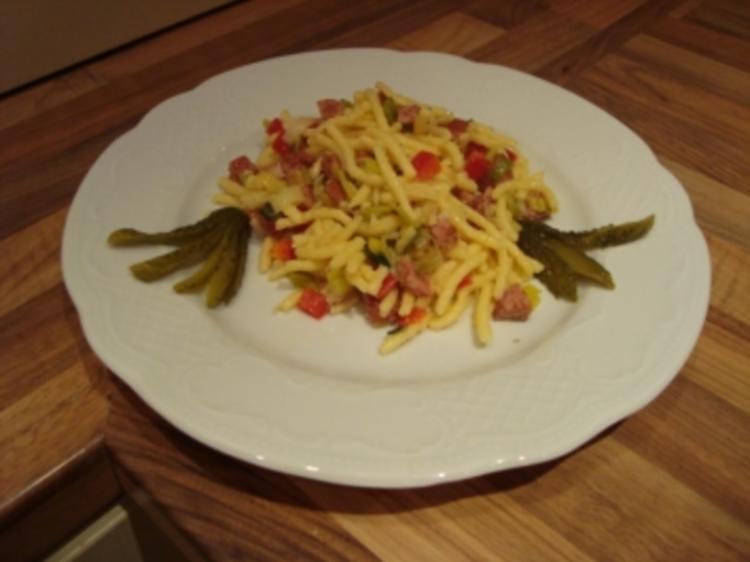 Nudelgericht Spätzlesalat mit Kabanossi - einfach - 228 kcal/100g Nudelgericht Spätzlesalat mit Kabanossi - einfach - 228 kcal/100g