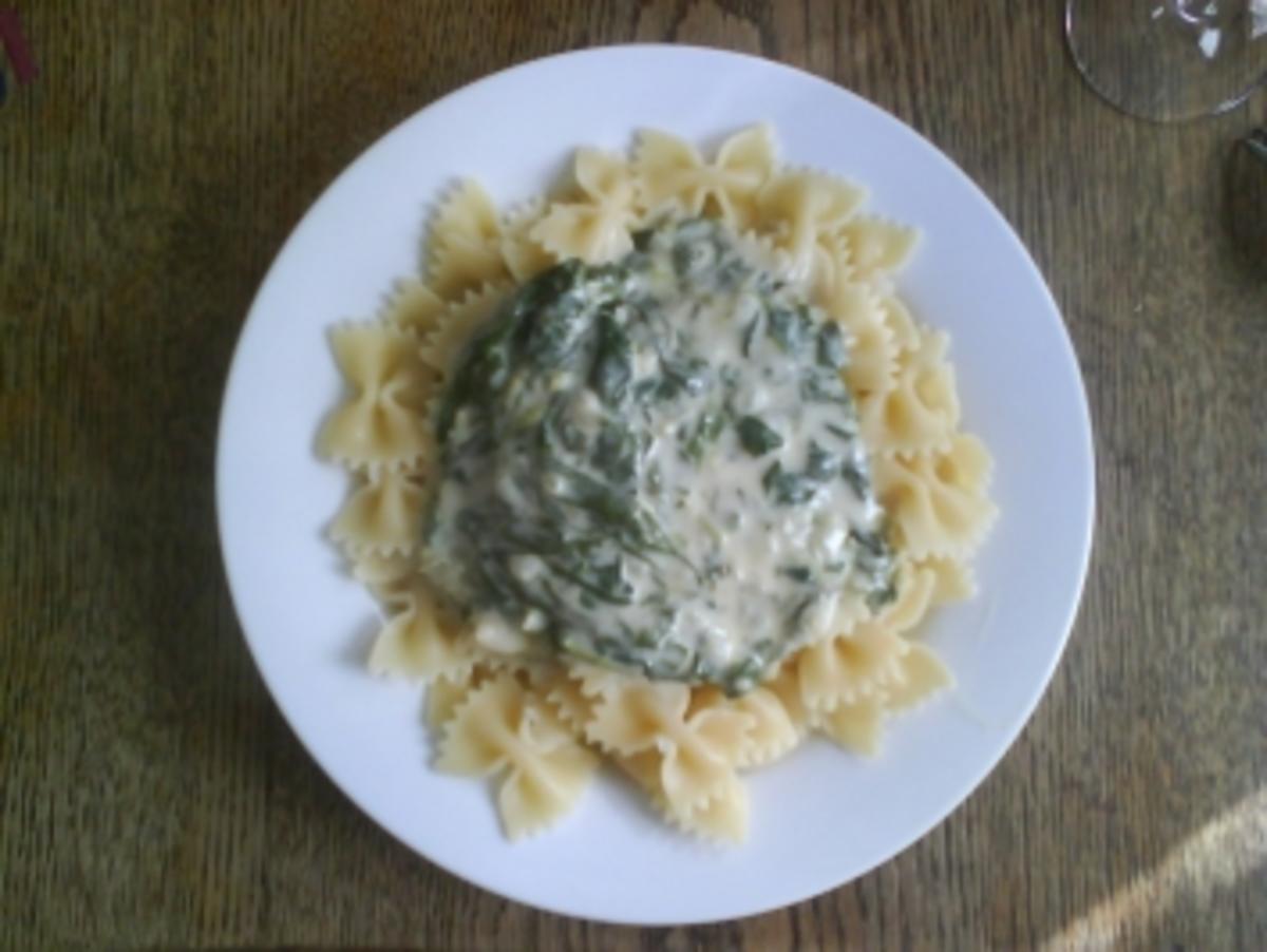 Bilder für Farfalle mit Gorgonzola-Spinat-Sauce - Rezept