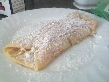 Rezept: Raffaelo-Kokos-Pfannkuchenrolle Raffaelo-Kokos-Pfannkuchenrolle - Rezept