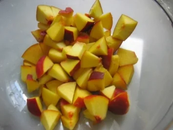 Johannisbeer-Nektarinen-Marmelade mit Creme de Cassis - Rezept - Bild Nr. 3