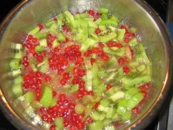 Kiwi- Johannisbeer-Stachelbeer-Marmelade - Rezept - Bild Nr. 8