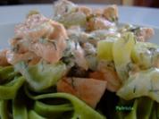 Pasta mit Lachs und Gurke in Ziegenkäserahm - Rezept