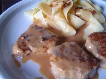 Schweinemedaillons an Kochkäsesauce - Rezept