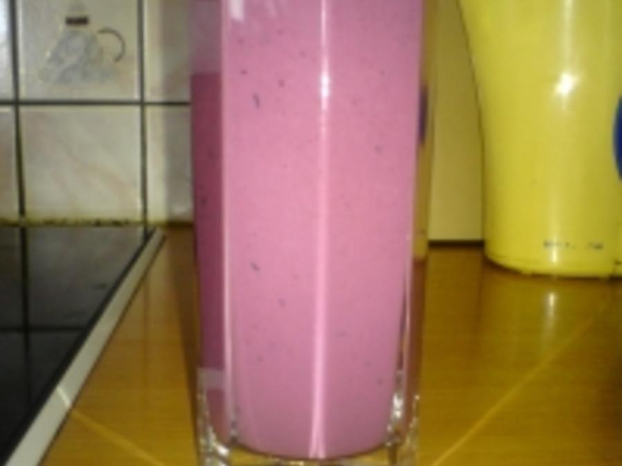 Heidelbeer Buttermilch Shake - schnell &amp; einfach - von andrea_h89