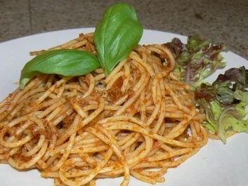 Rezept: Spaghetti mit Tomatenpesto Spaghetti mit Tomatenpesto - Rezept