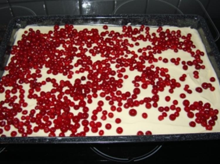 Blech: Johannisbeer-Quark-Streuselkuchen - Rezept - kochbar.de