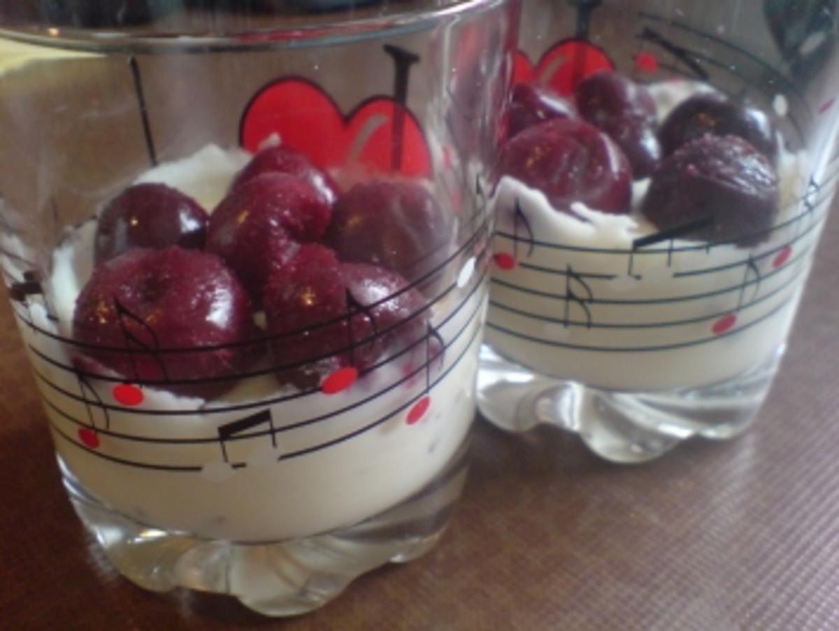 Dessert "Amaretto-Pudding-Kirsch-Schichtspeise" - Rezept - Bild Nr. 2