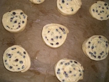 Vanille-Puddingschnecken mit Rosinen - Rezept - Bild Nr. 6