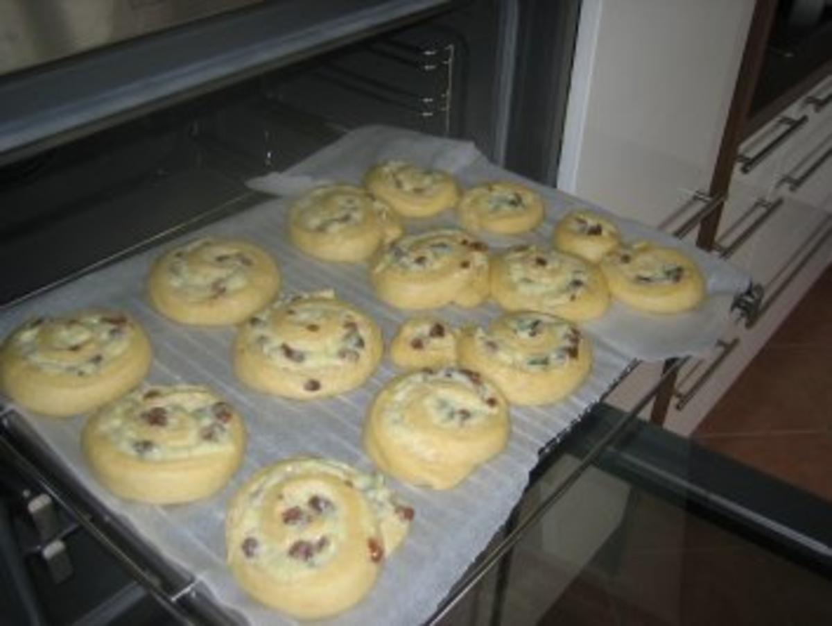 Vanille-Puddingschnecken mit Rosinen - Rezept - Bild Nr. 10