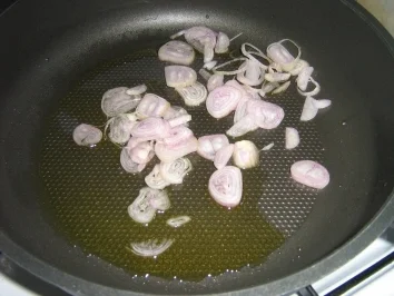 Rezept: Spaghetti mit Roquefort-Champignon-Sauce Bild Nr. 3 Spaghetti mit Roquefort-Champignon-Sauce - Rezept - Bild Nr. 3